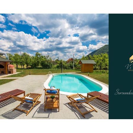 V'S Place - Wooden House With Heated Pool And Outdoor Sauna Otočac Esterno foto