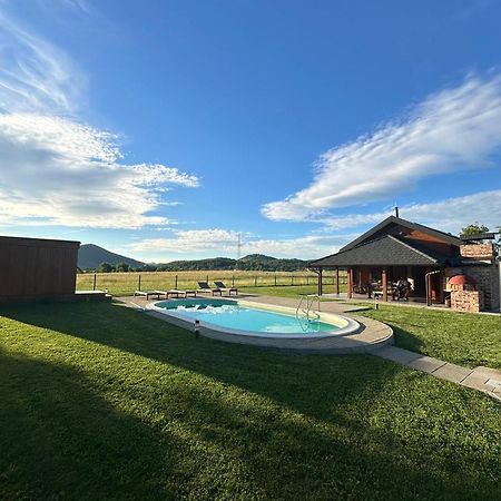 V'S Place - Wooden House With Heated Pool And Outdoor Sauna Otočac Esterno foto