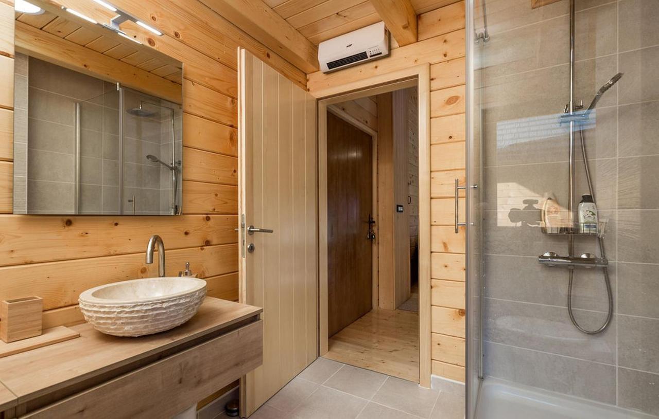 V'S Place - Wooden House With Heated Pool And Outdoor Sauna Otočac Esterno foto